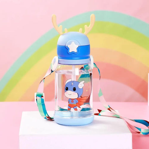 Botella de agua para niños, sin BPA, con pajilla, correa y tapa de cuerno, botella de agua con correa para el hombro con popote para el hombro, diseño de ciervo a prueba de fugas para