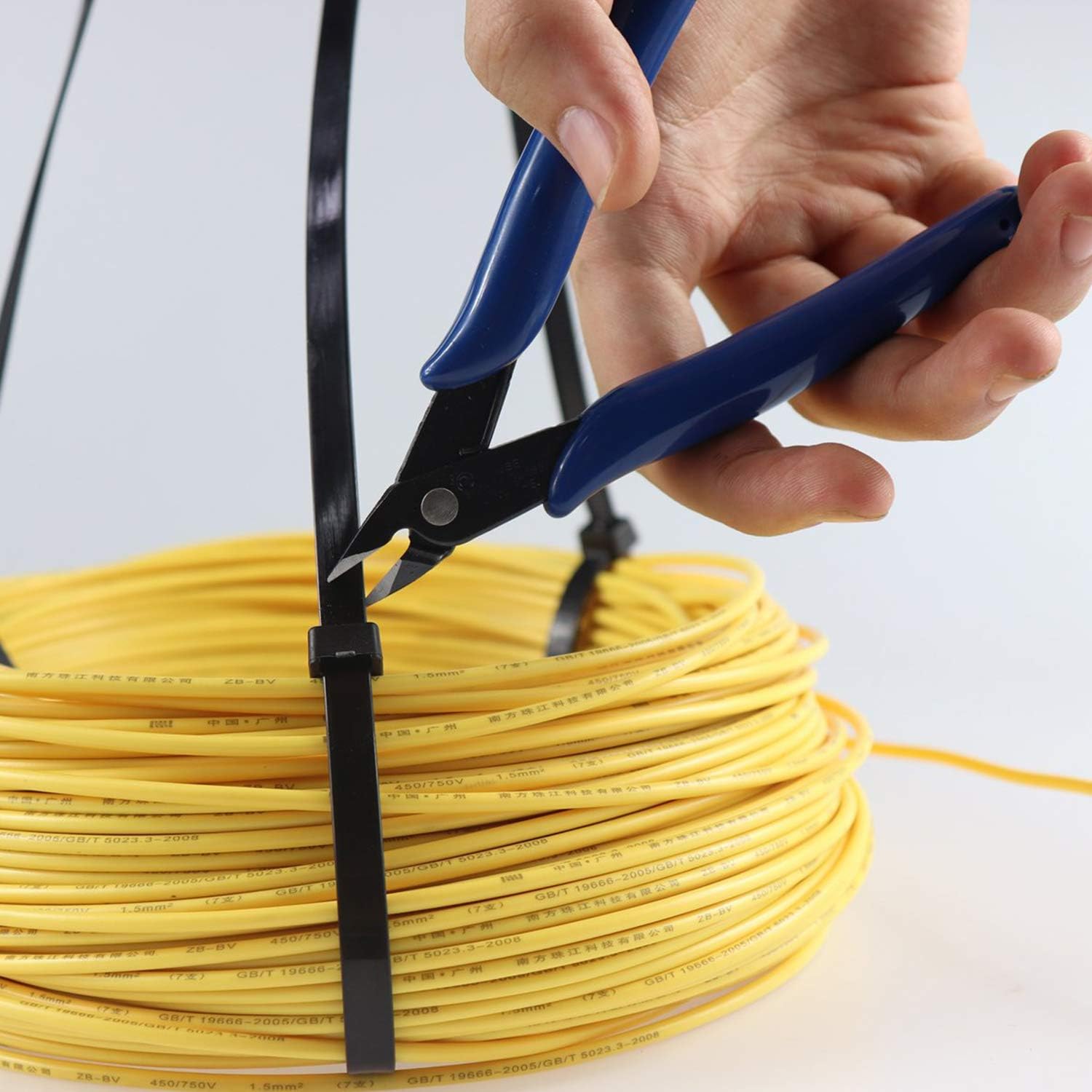 100 bridas para cables de 12 pulgadas, negras, 50 lb, resistentes a los rayos UV, para interiores y exteriores, autoblocantes